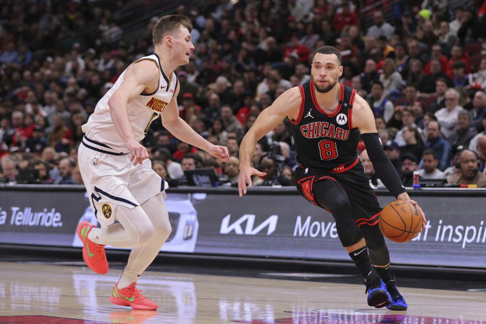 中超-武磊两传两射 上海海港主场战胜北京国安.