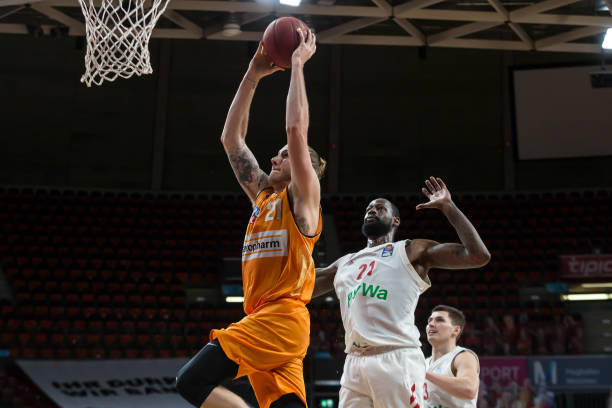 加纳世预赛名单:托马斯领衔,库杜斯、乔丹-阿尤在列.