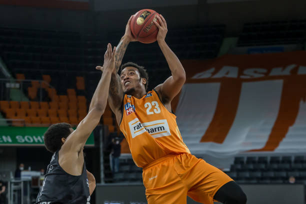 什琴斯尼:巴萨走在正确道路上,全力应对联赛与欧冠.