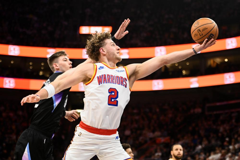 加兰27+8克林根两双 莫布利21+12骑士轻取开拓者.