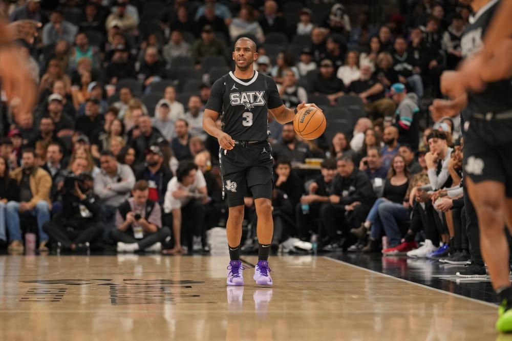 翻5倍不止!票面1380元的国足球票黄牛卖6500元 若连号价格近万元.